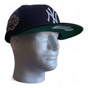 New Era MLB baseball hat, New York Yankees, Size 7 and 5/8, Mesh back, Navy